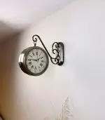 Eksitme istasyon duvar saati