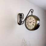 Eksitme istasyon duvar saati