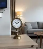 Retro metal masa saati