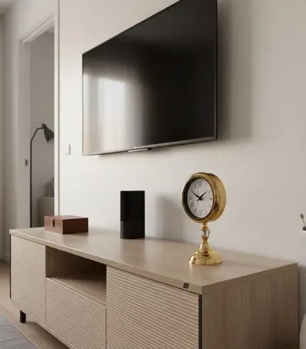 altın renk metal masa saati