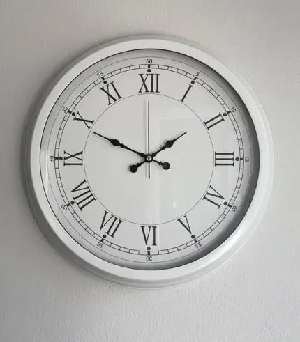 Dekoratif Retro Beyaz Duvar Saati
